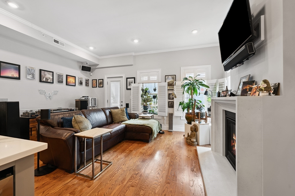 338 Meridian St, East Boston