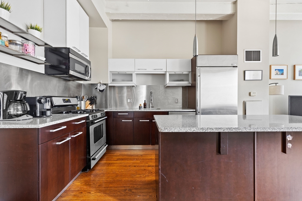 88 Kingston St, Downtown