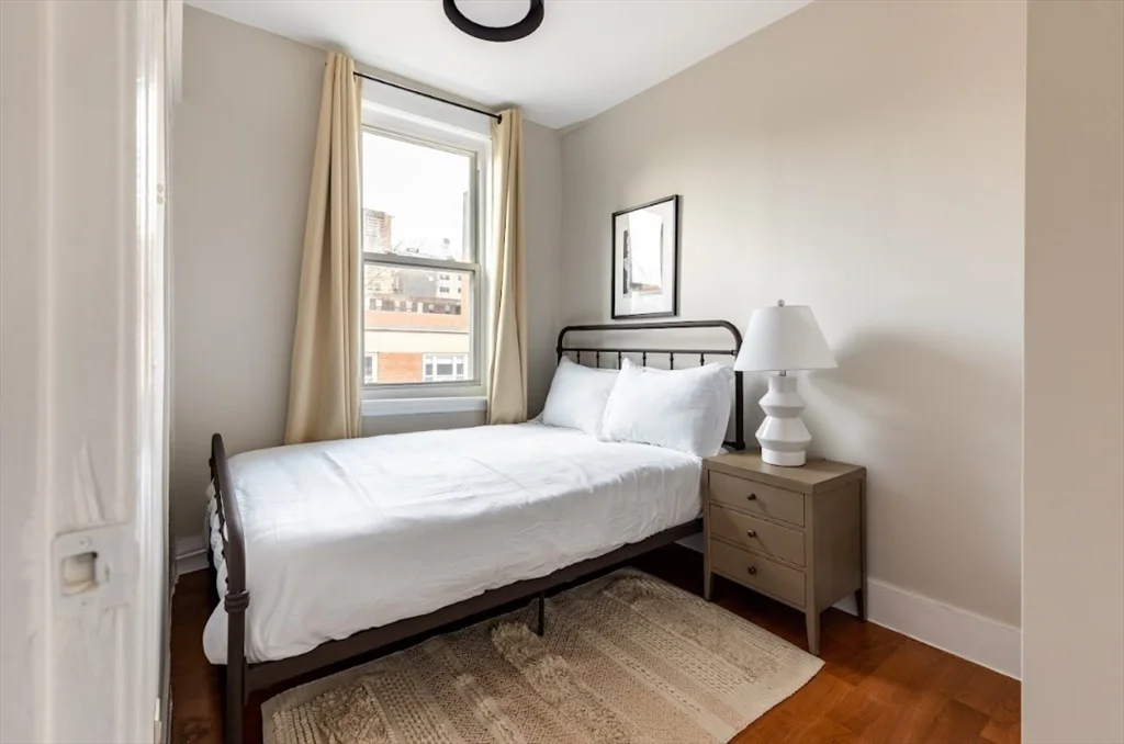 102 Tyler St, Chinatown
