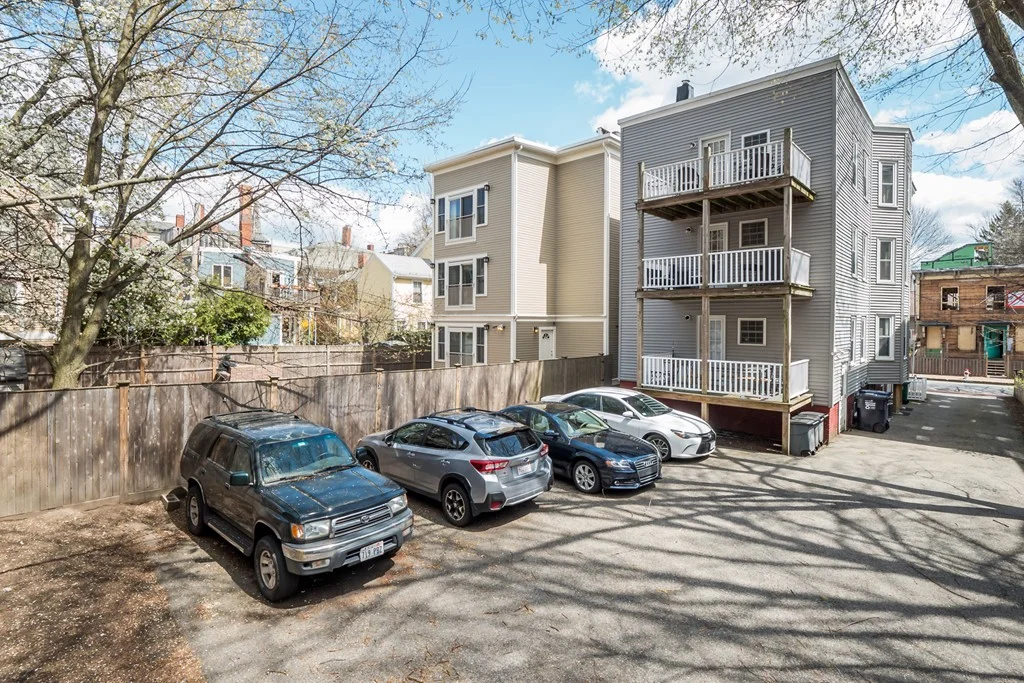17 Athens, Riverside