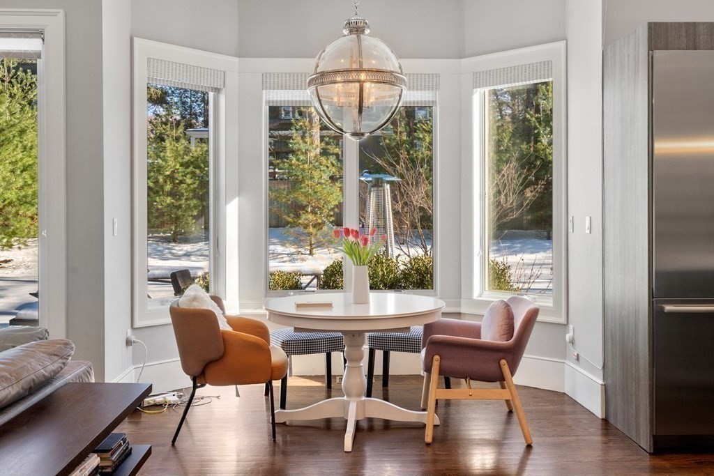 1580 Beacon St, Waban