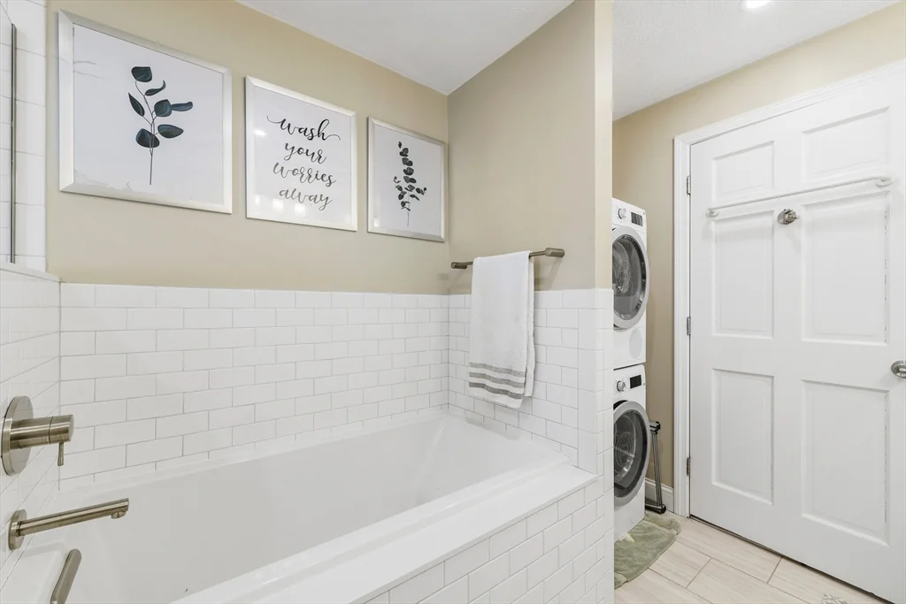 1045 Washington St, Newton