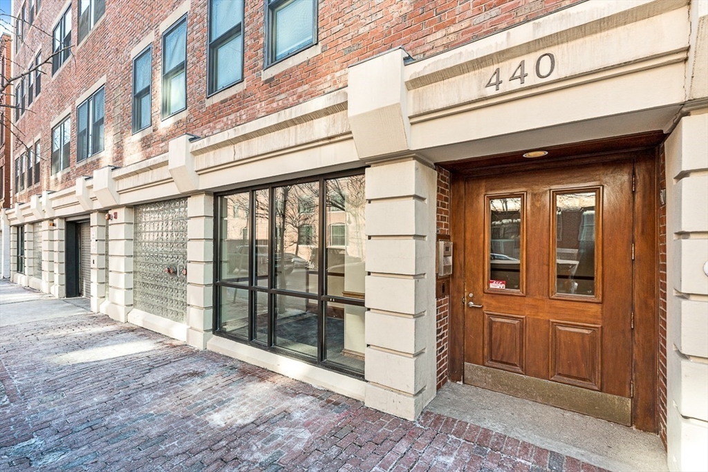 440 Commercial St, Waterfront