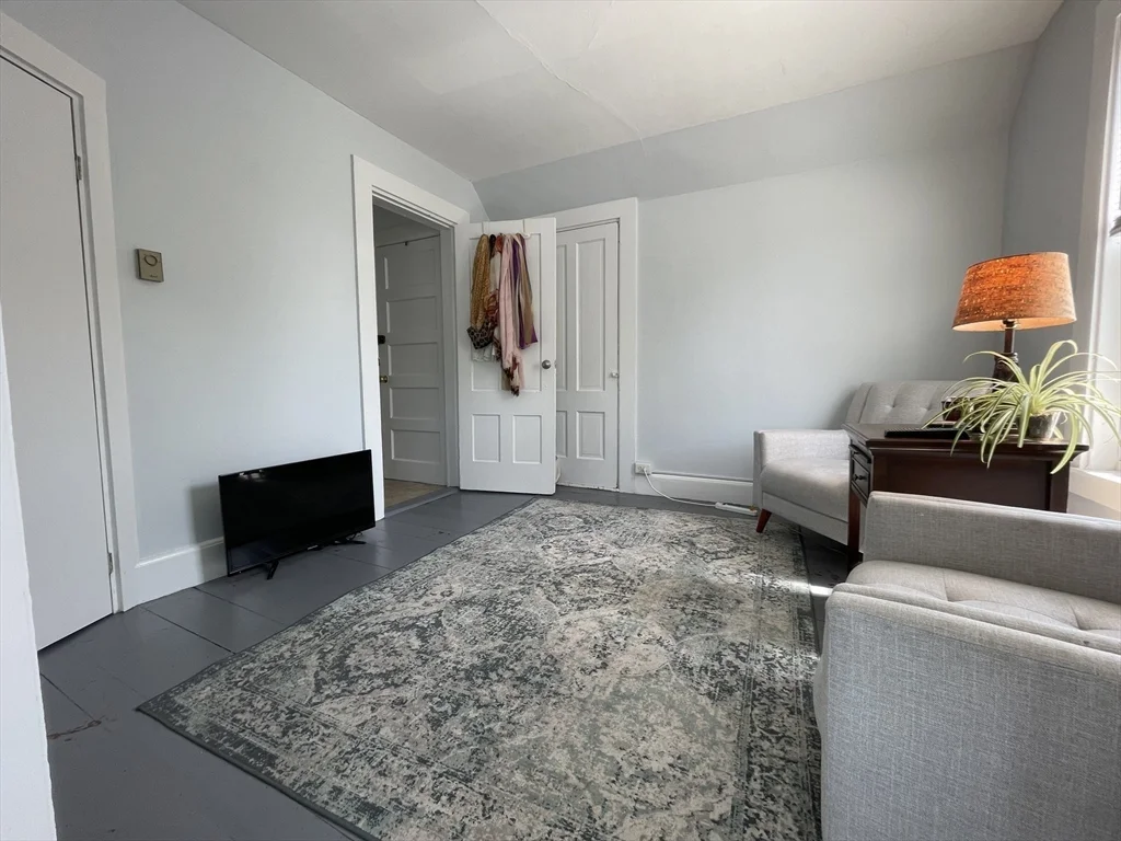 22 Cleveland Ave, Woburn