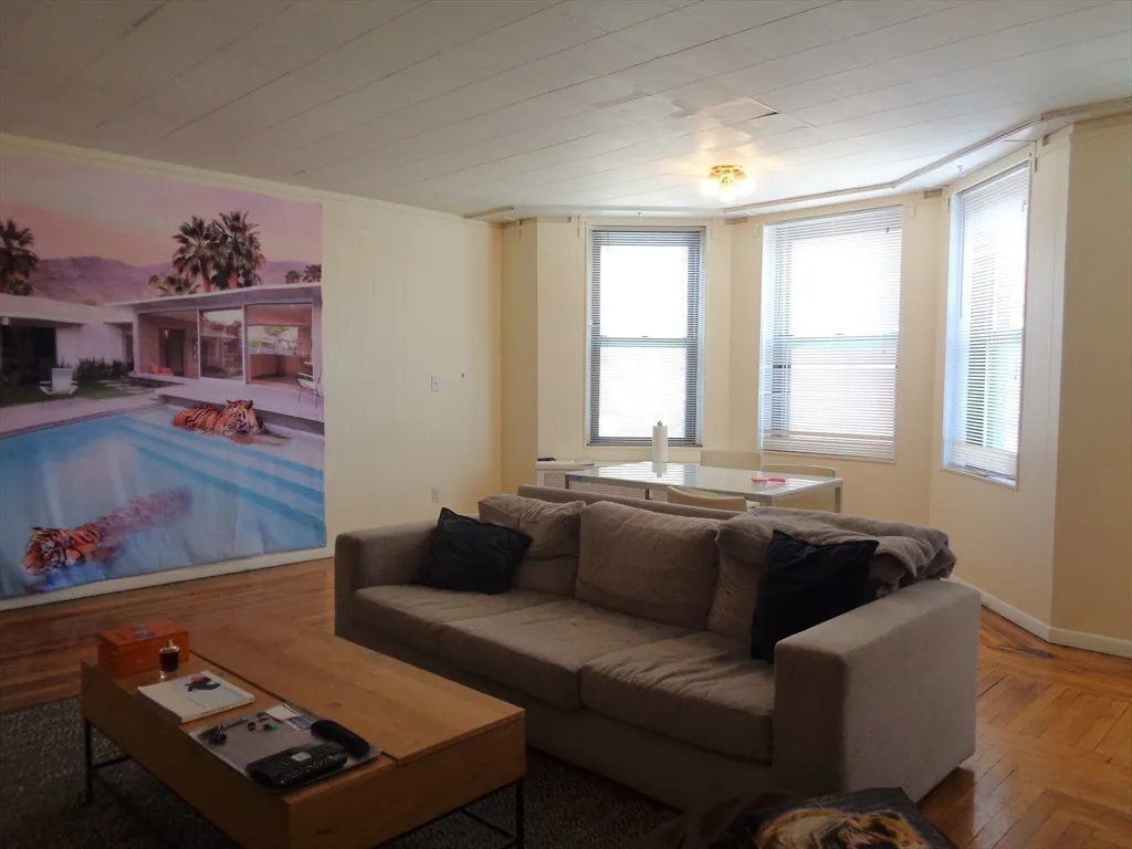 40 Carlton St, Longwood