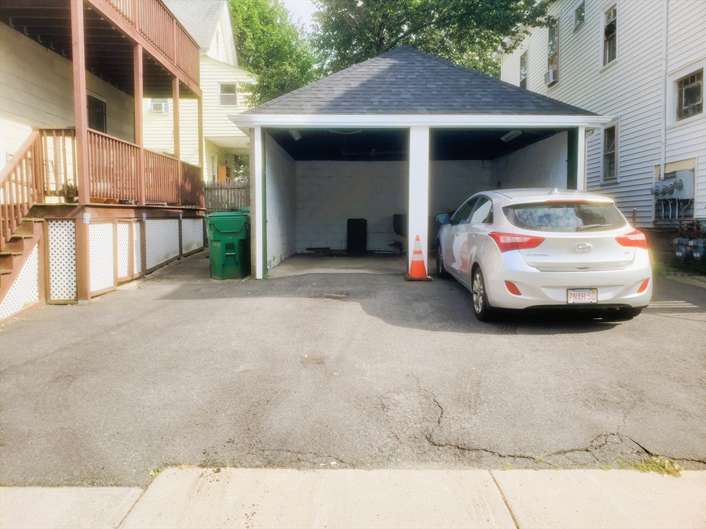 27 Medford St, Medford