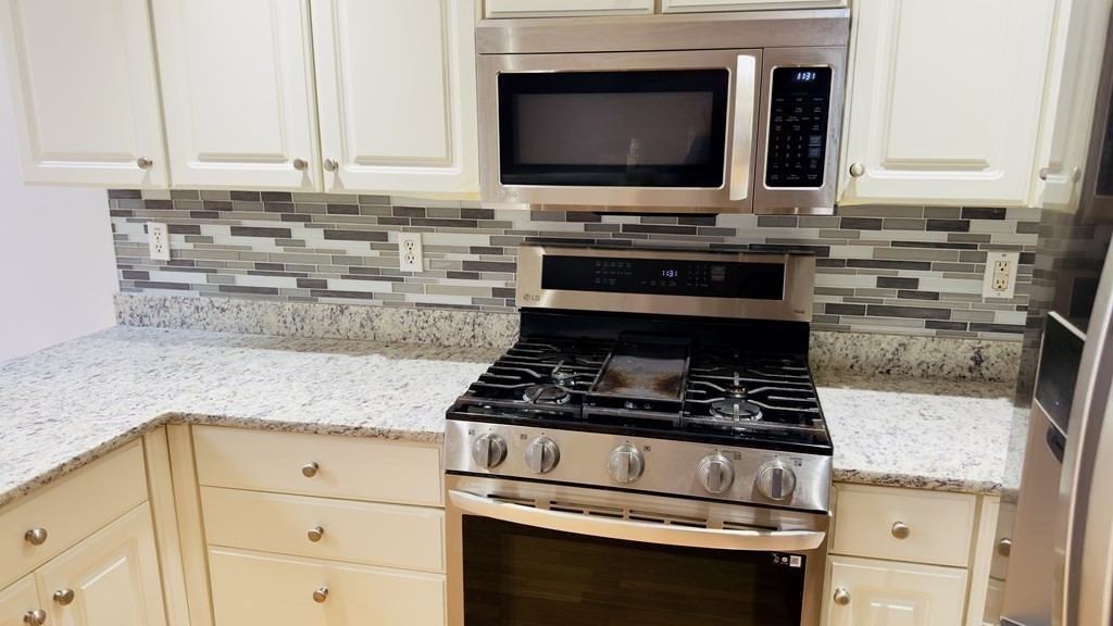 60 Village Dr, Quincy