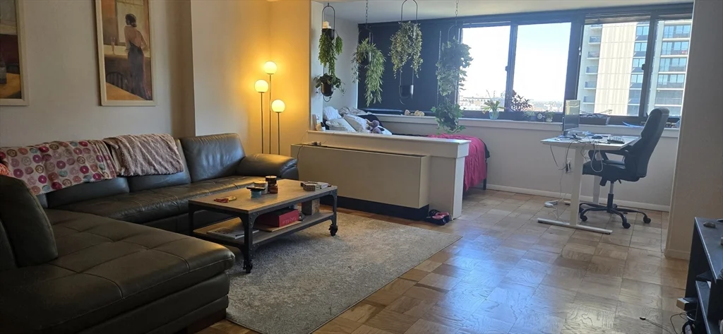 2 Hawthorne, West End