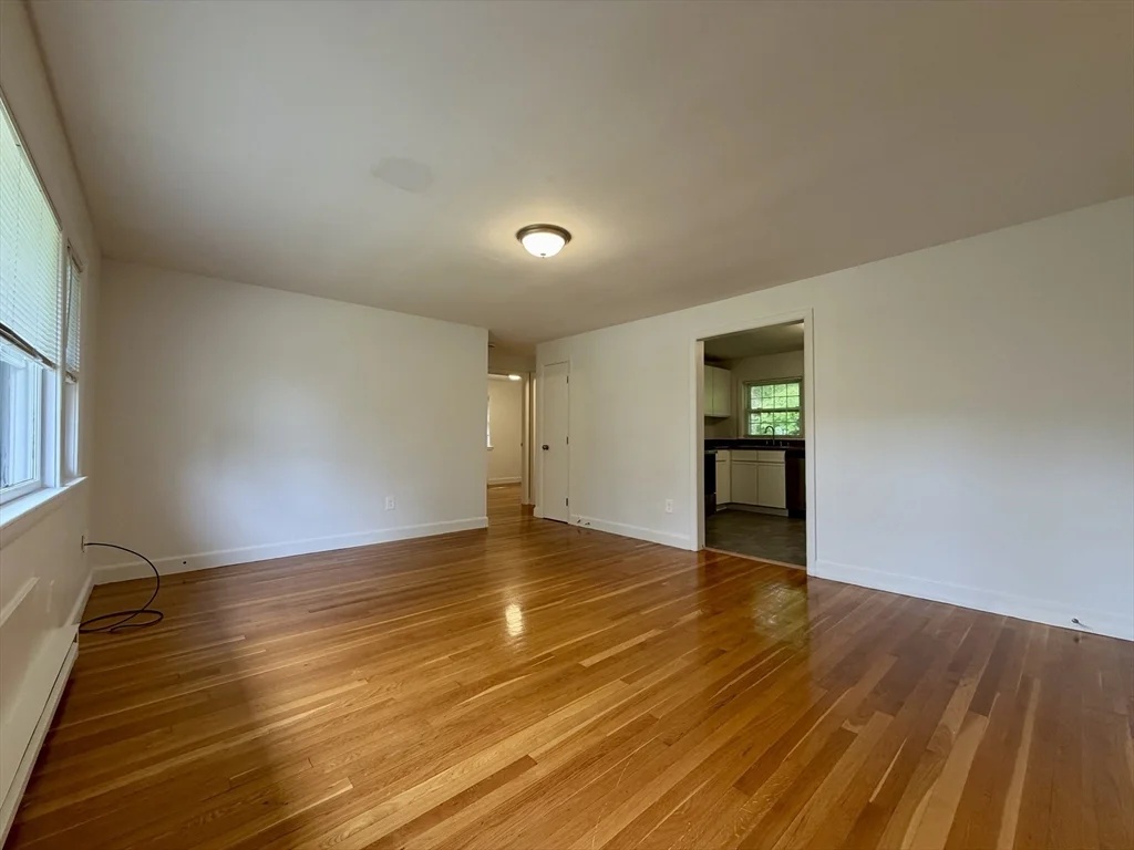 15 Park Ave, Foxboro