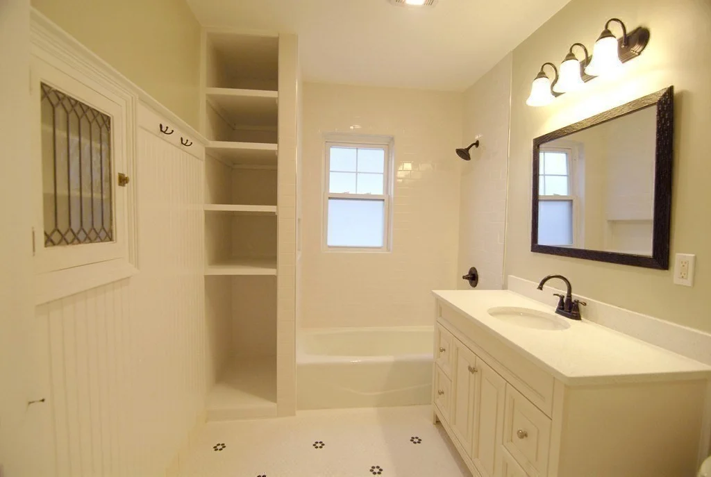 812 Moody St, South Side