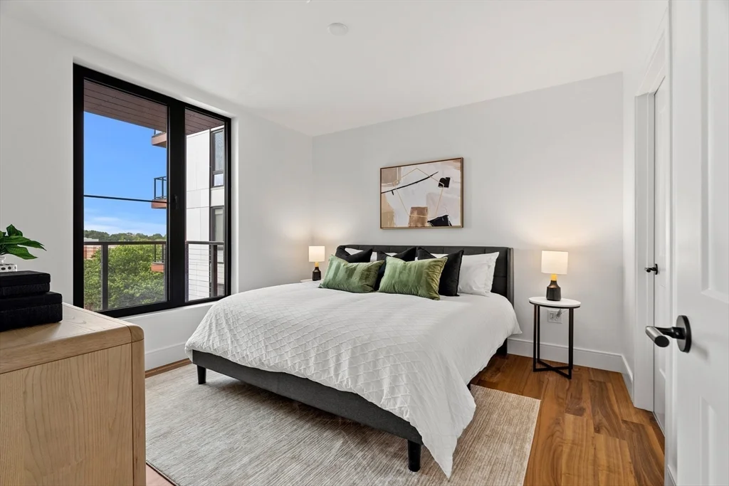 1515 Commonwealth, Brighton