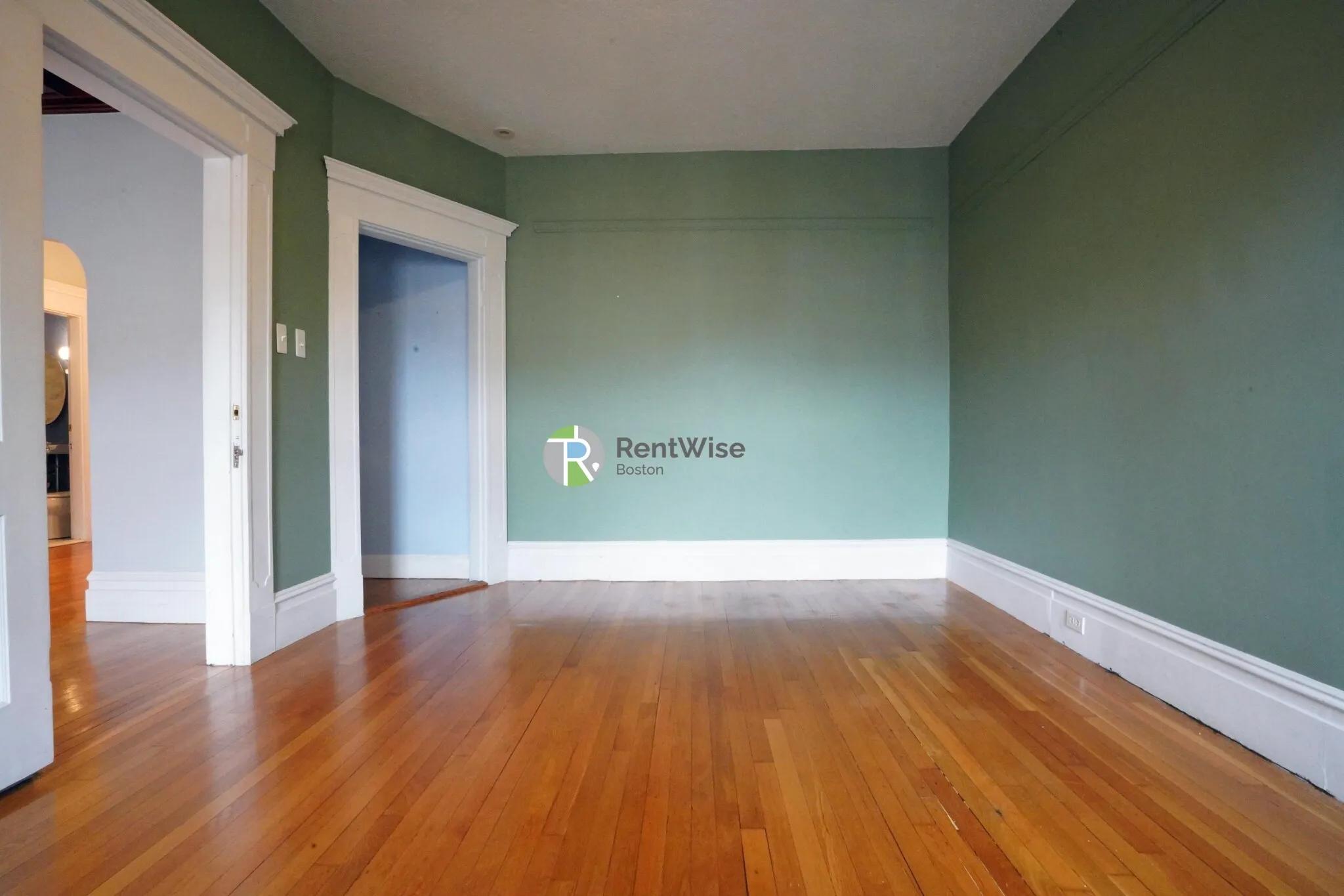 94 Naples Rd, North Brookline