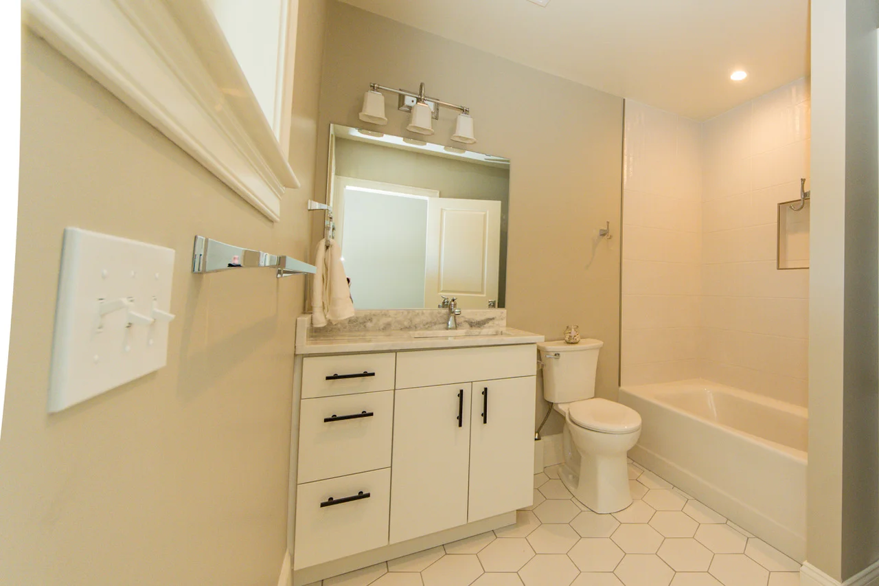 176 Winthrop Shore Dr, Winthrop