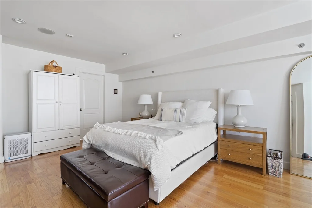 35 Middle St, South Boston