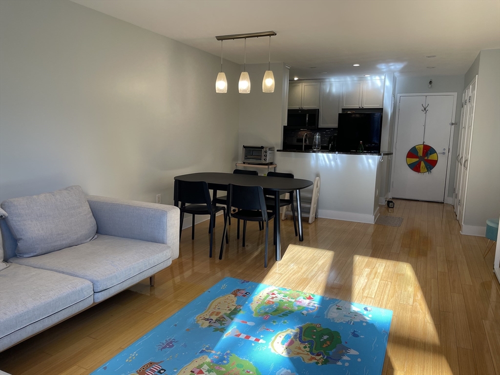 42 8th St, Charlestown