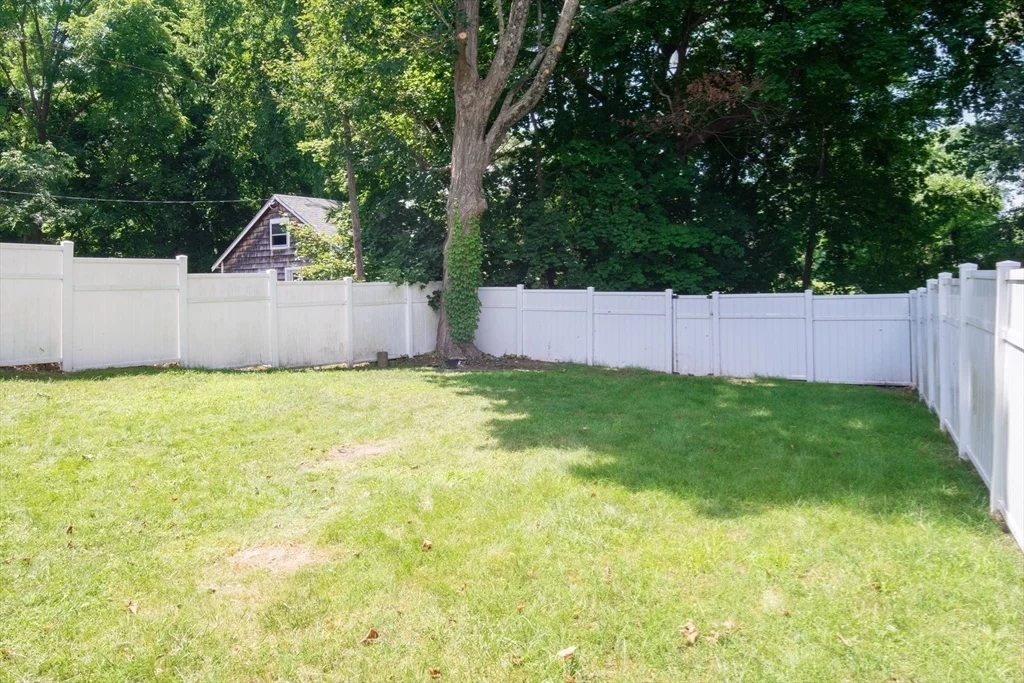 1083 Main St, Walpole