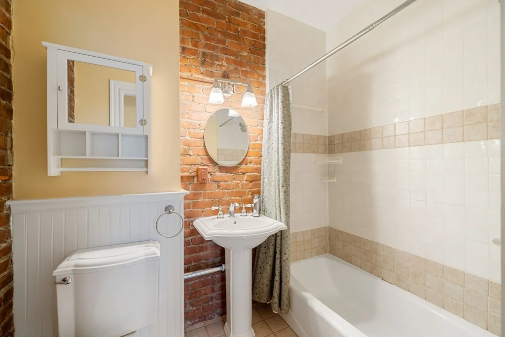 118 Perkins St, East Somerville