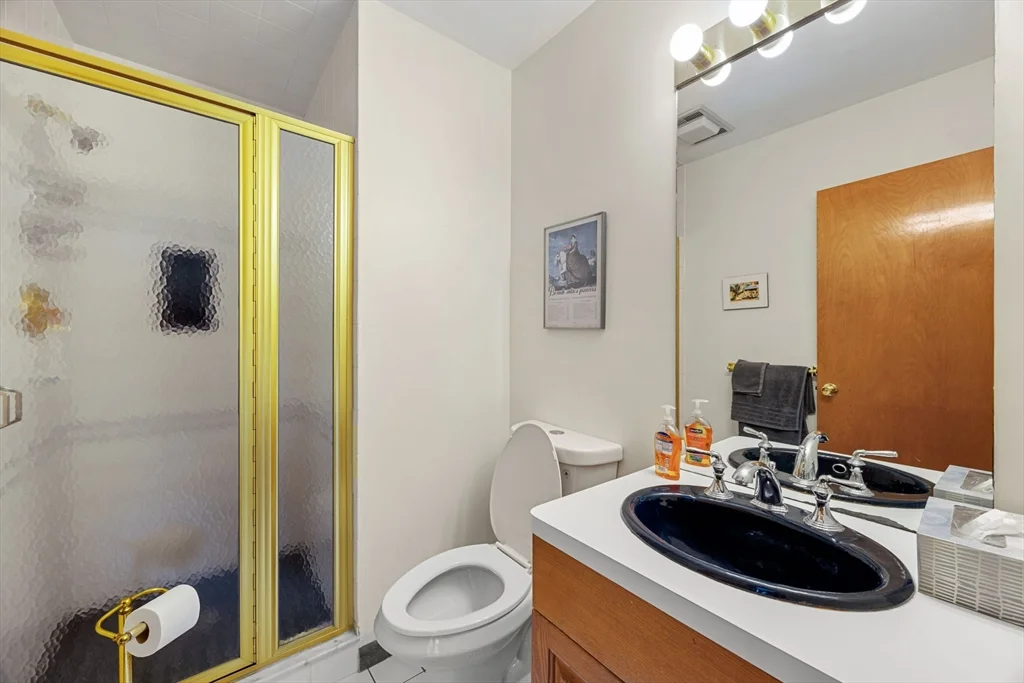 4 Crestview Ln, Milton