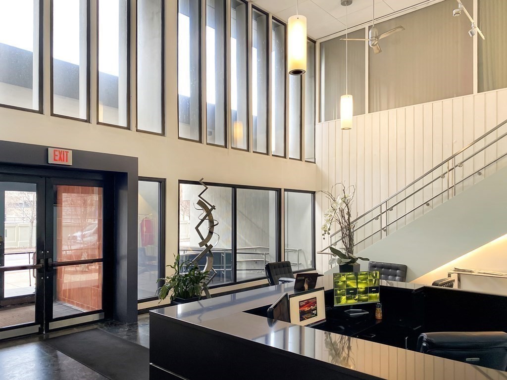 566 Commonwealth Ave, Fenway