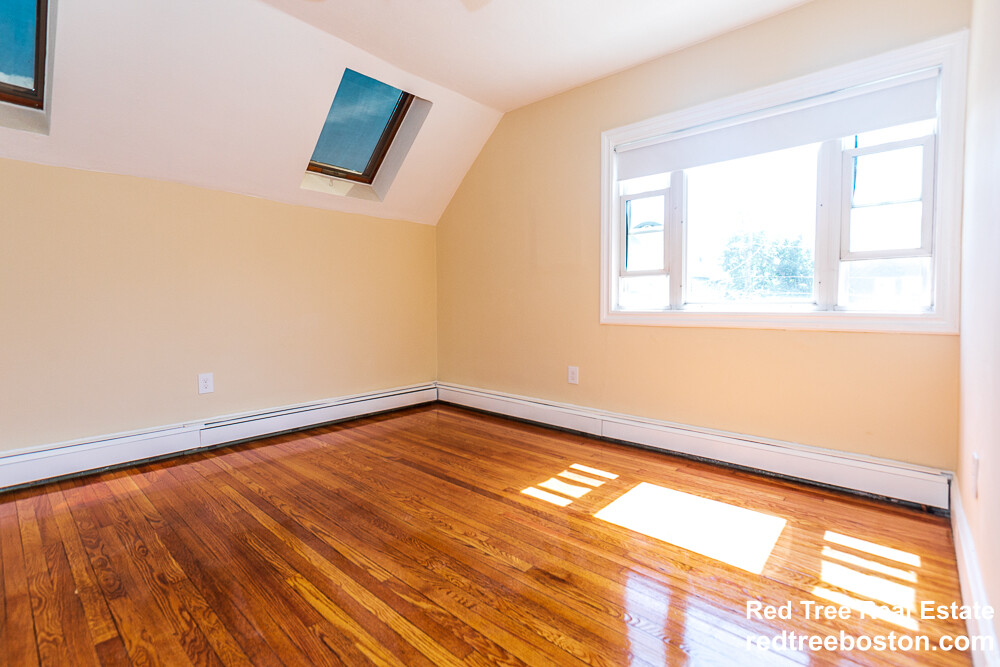 36 Pratt St, Allston