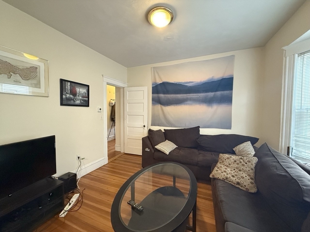 34 Belknap St, Tufts University