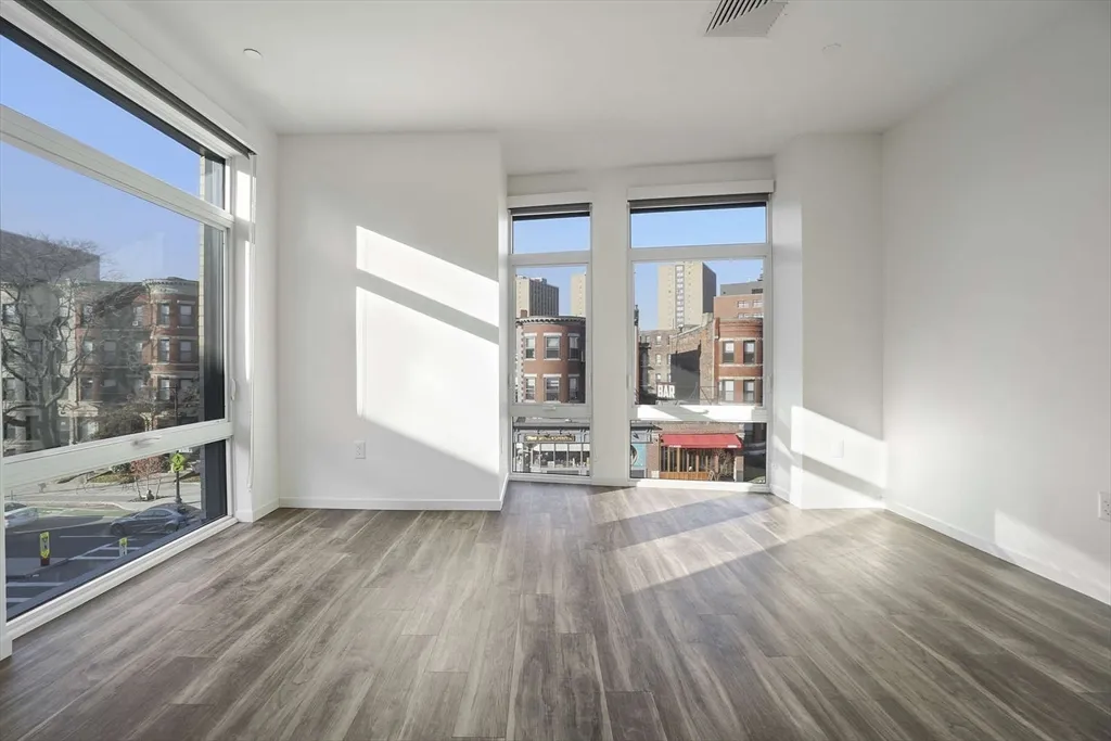 839 Beacon St, Fenway