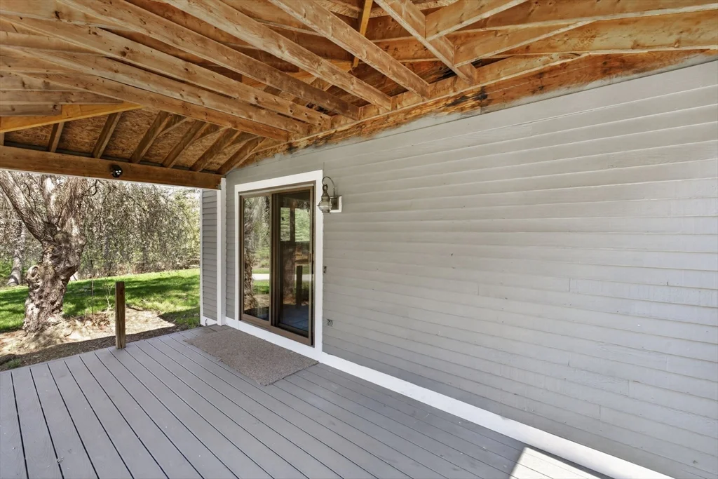 6 Pine Woods Rd, East Kingston