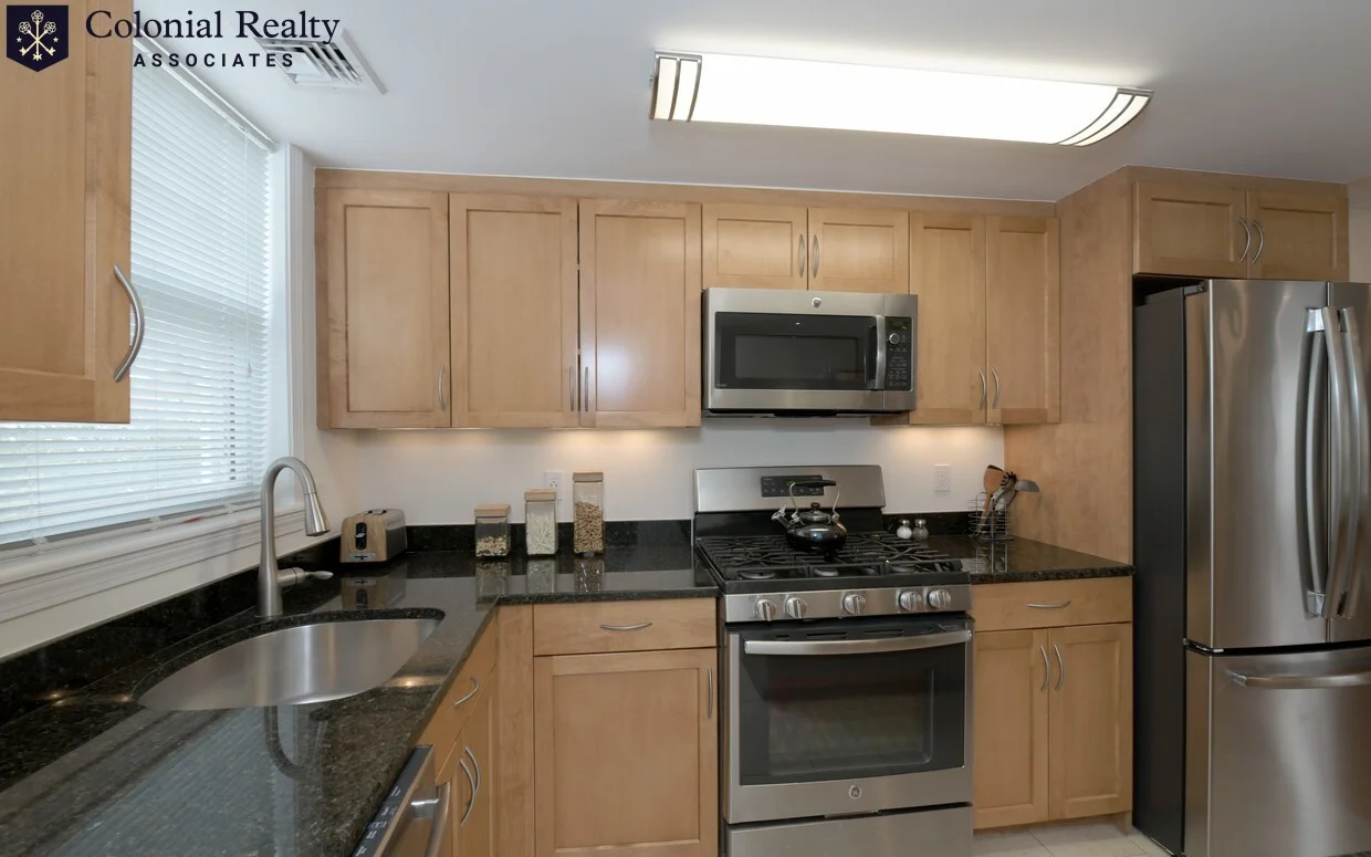 147 Thornton Rd, Chestnut Hill