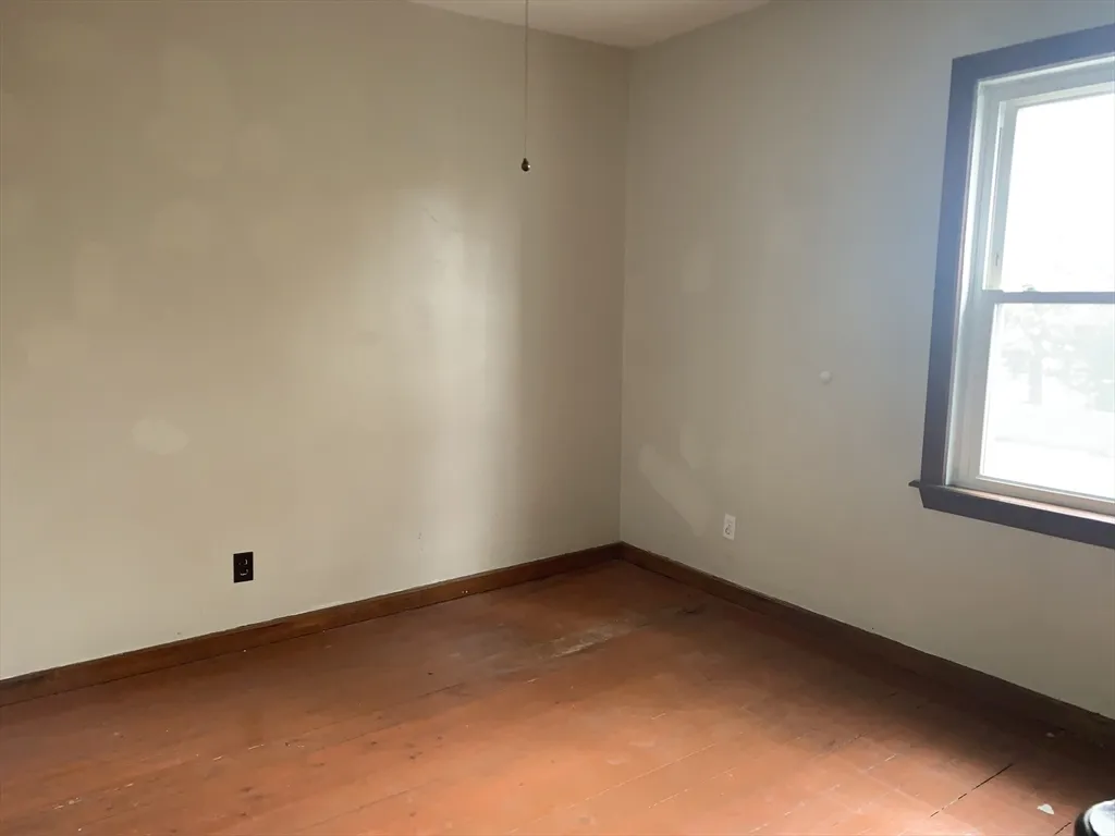 347 Lawton St, Fall River