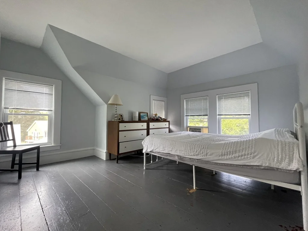 22 Cleveland Ave, Woburn