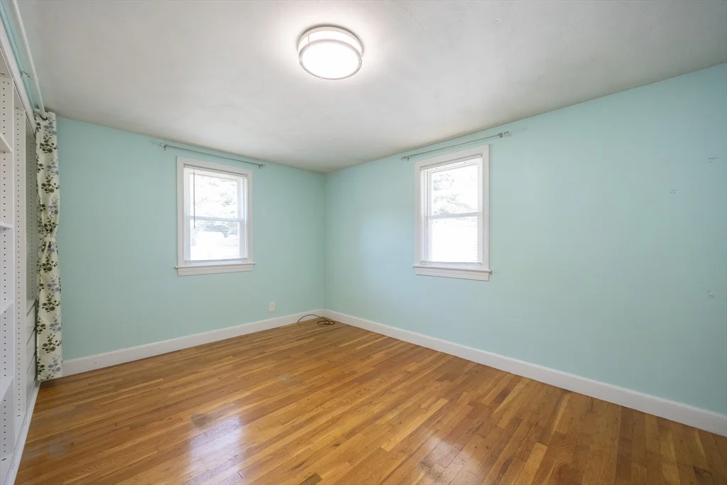 22 Suffolk Rd, Sharon