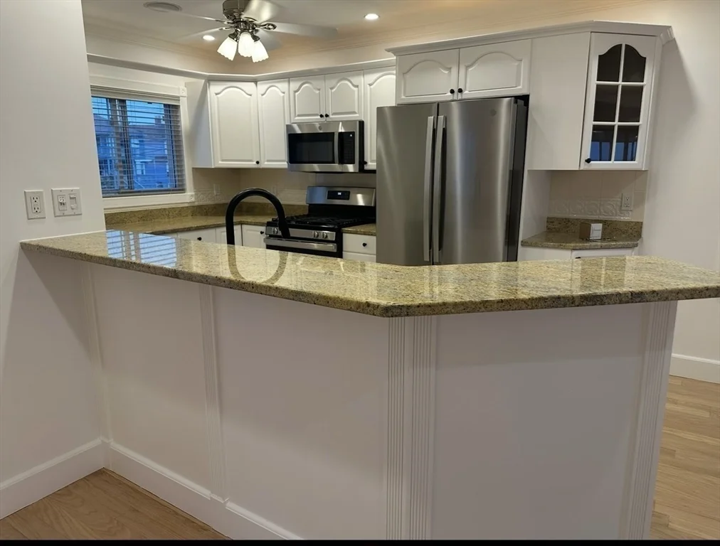 39 Castle Rd, Nahant