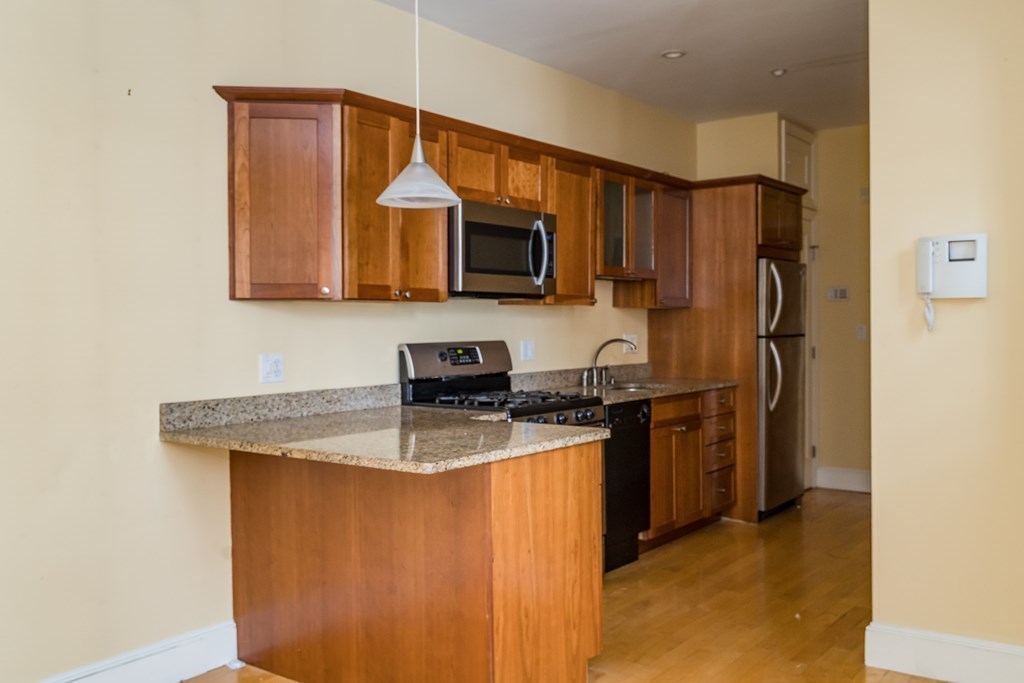 8 Garden Ct, North End