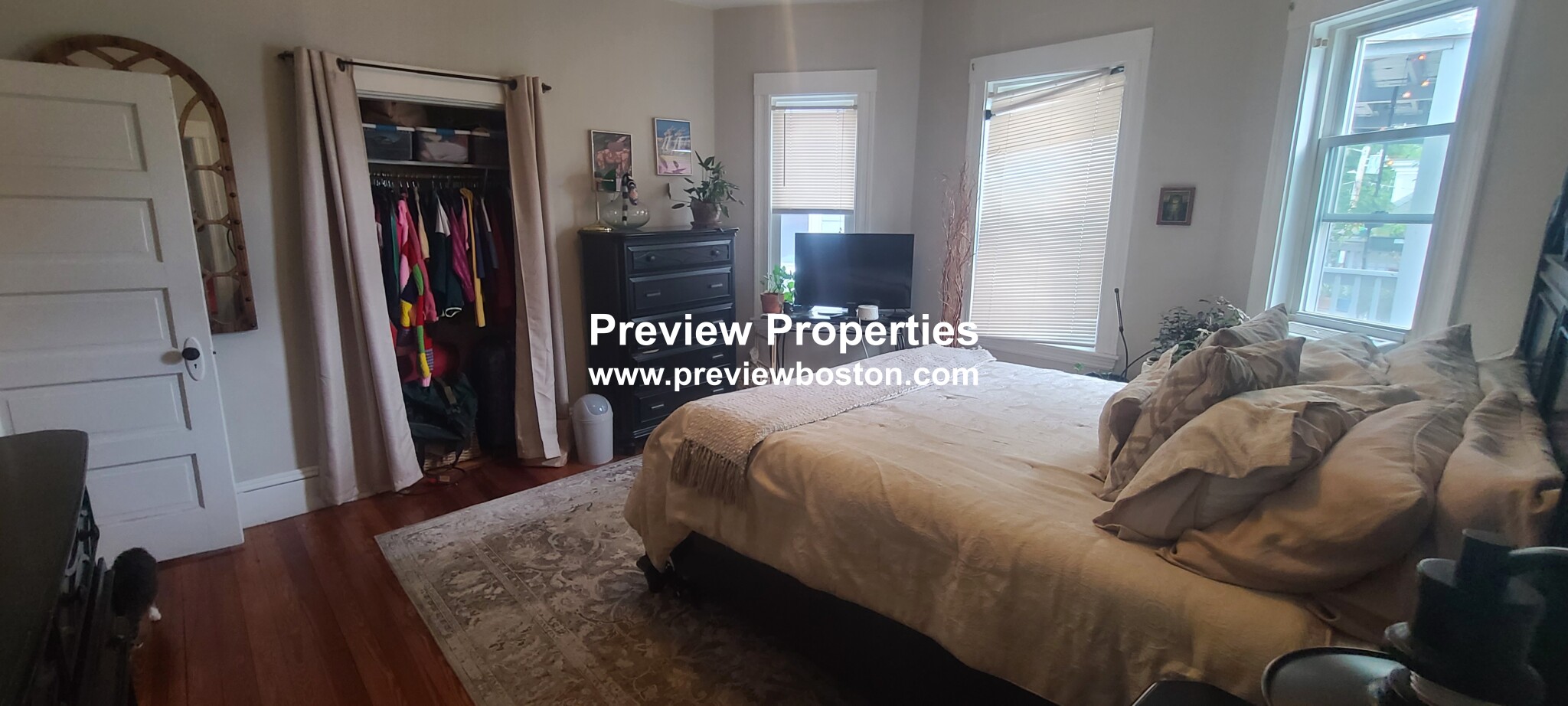 348 Faneuil St, Oak Square