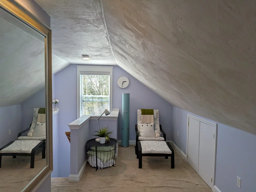 98 Rock Glen Rd, Medford