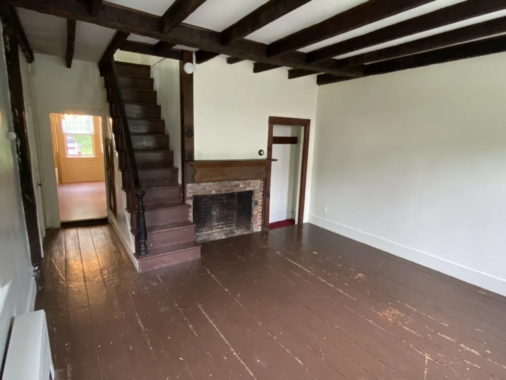 797 Main St, Amherst