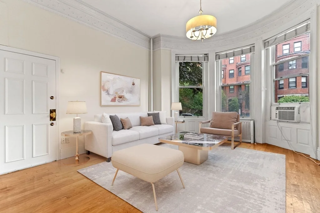 394 Marlborough St, Back Bay