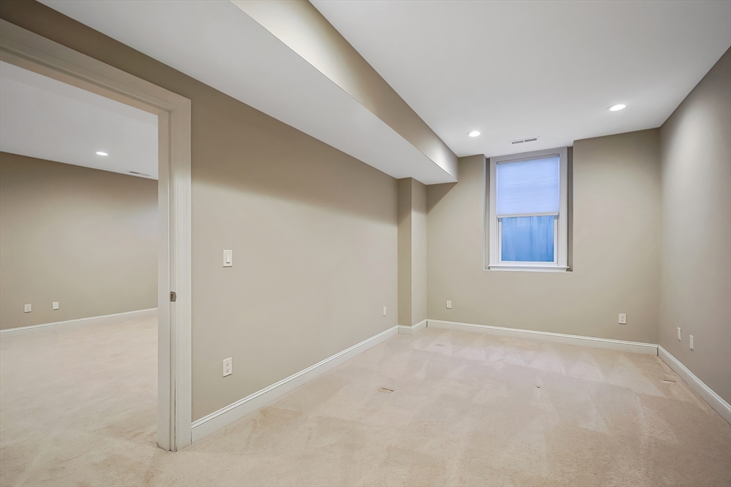 7 Marshall Rd, Wellesley