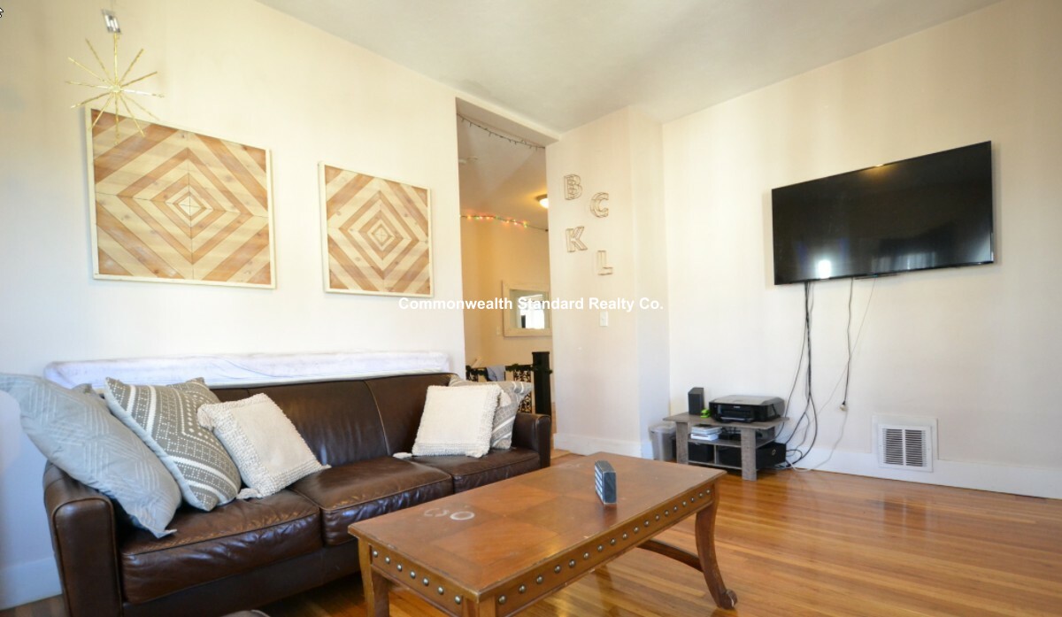 11 Wadsworth St, Allston