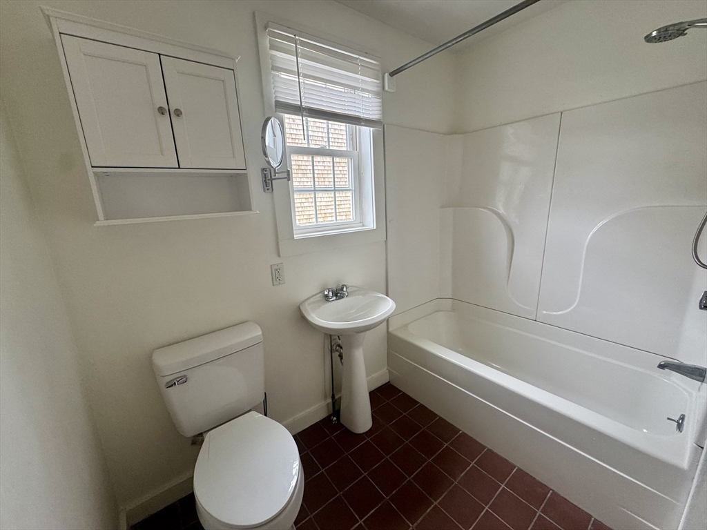 96 Main St, Fairhaven