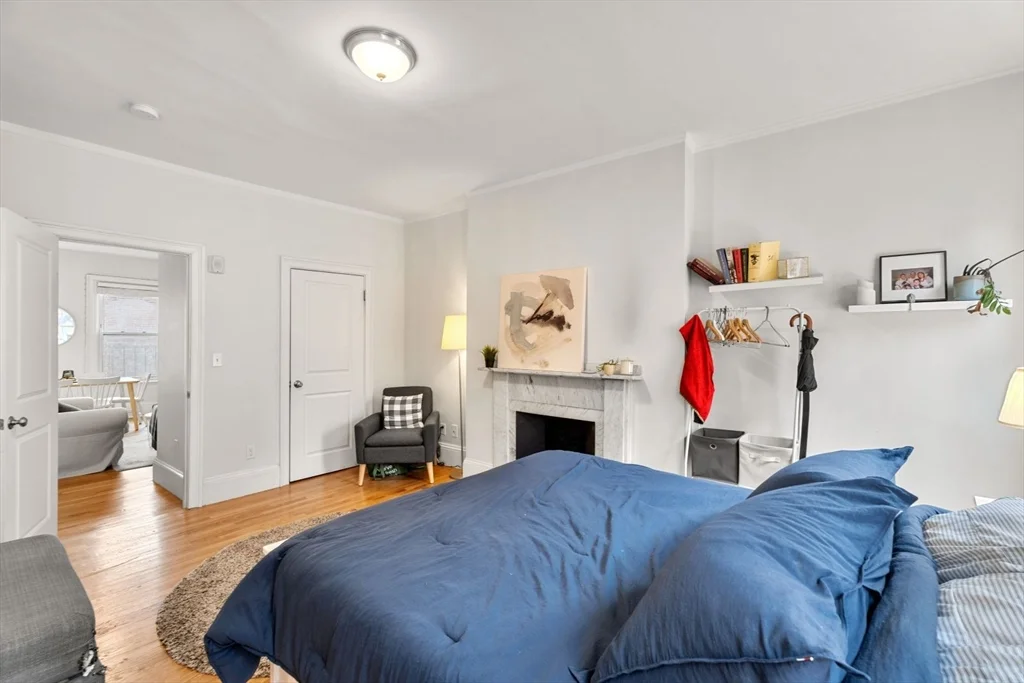 62 West Cedar St, Beacon Hill