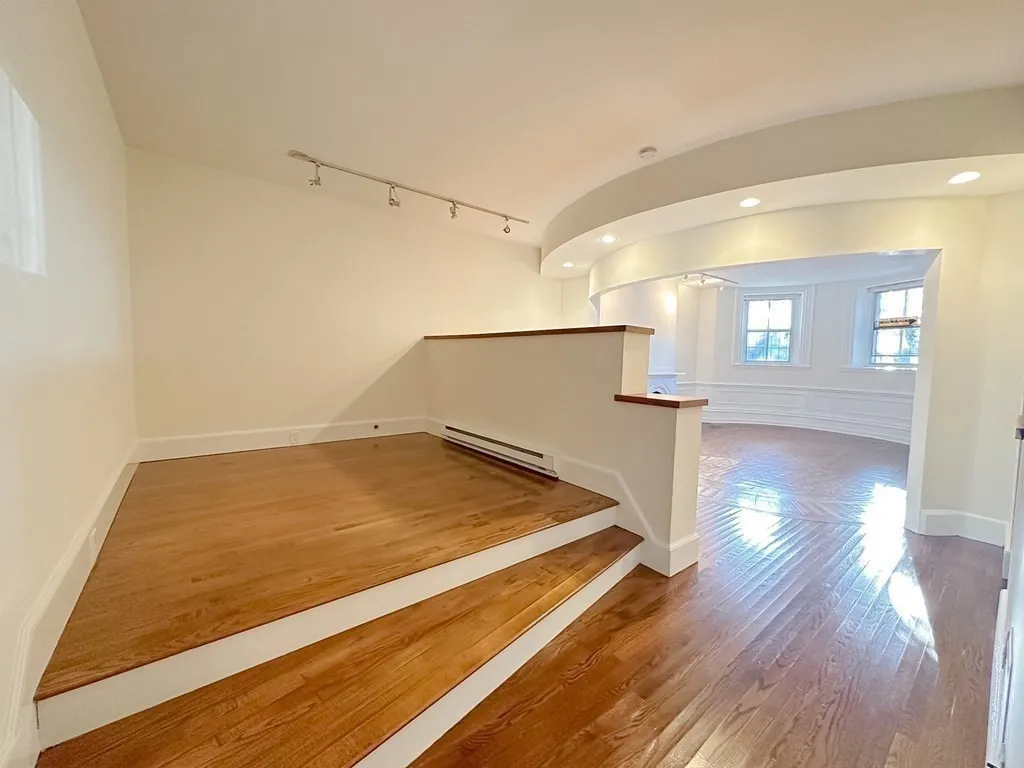 534 Massachusetts Ave, South End