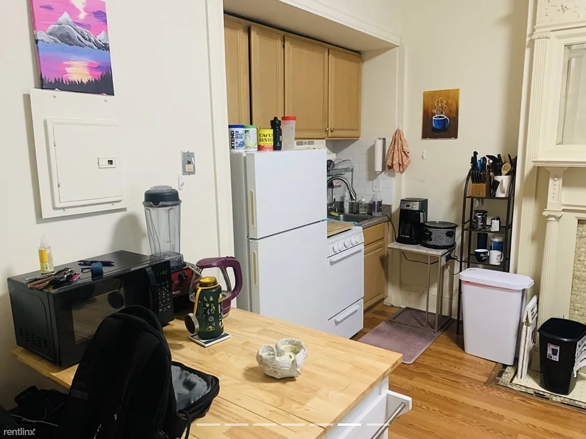 27 Bay State Rd, Fenway