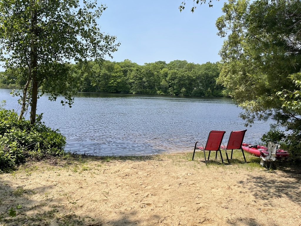 11 Elderberry Dr, North Easton