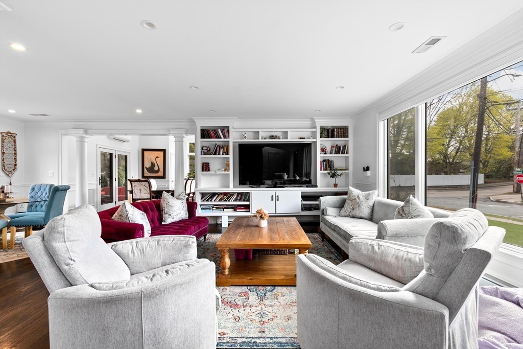 110 Redwood Rd, Newton