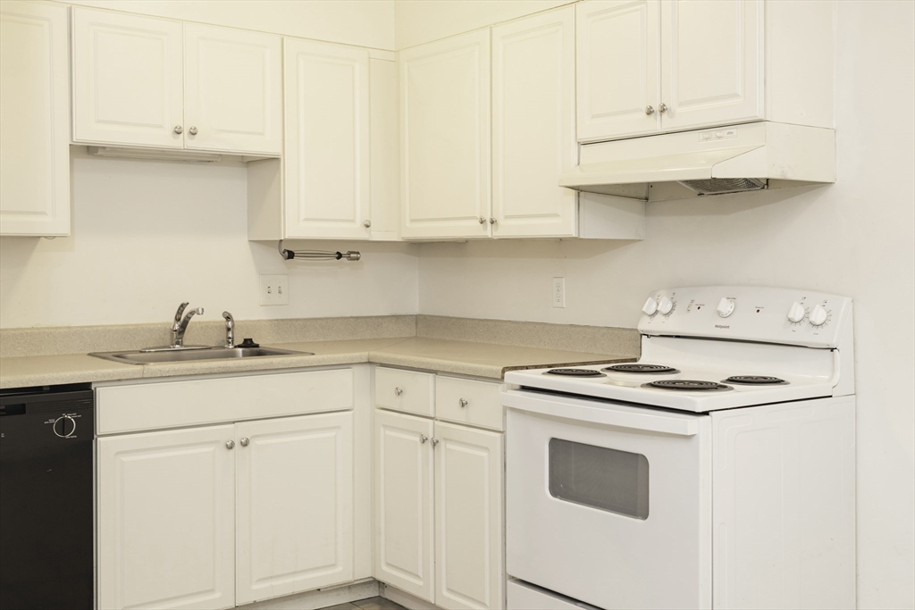 7 Chapel Hill Dr, Plymouth