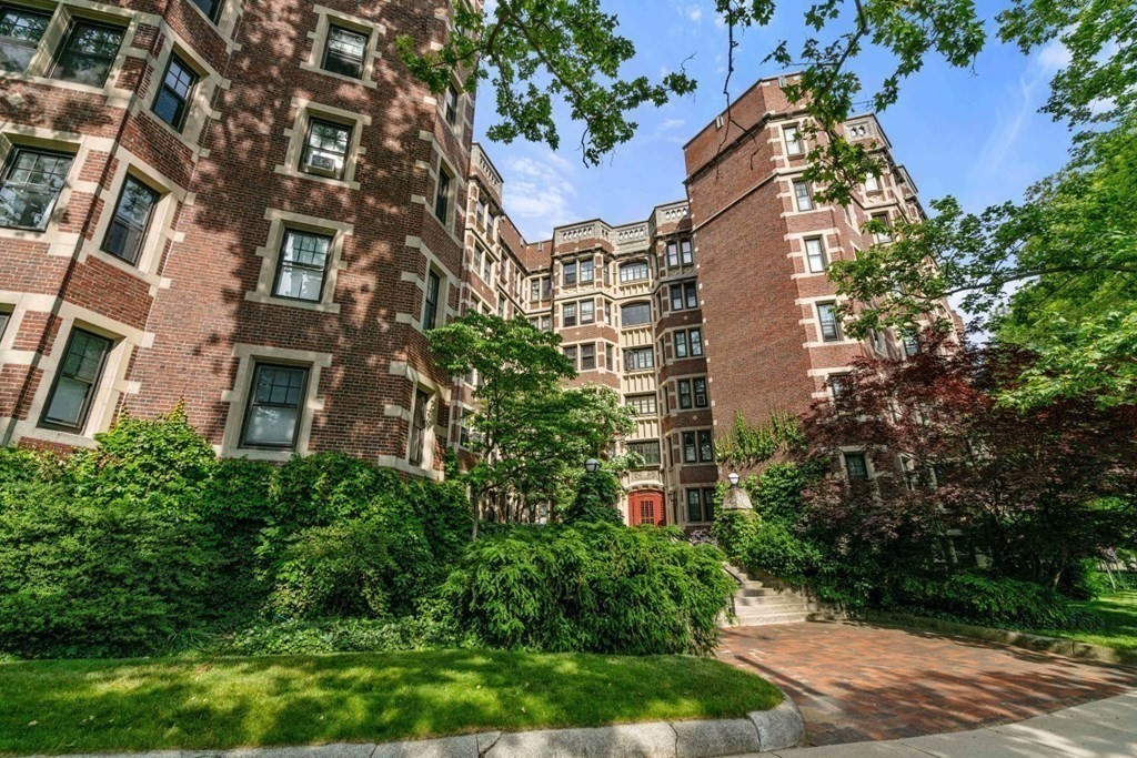 993 Memorial Dr, Harvard Square