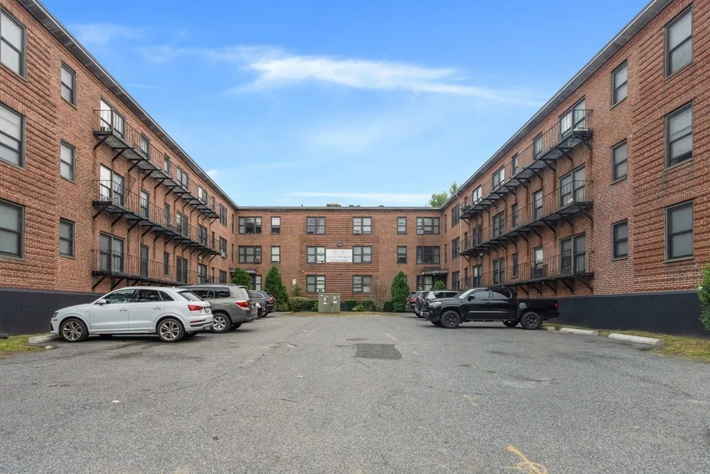 15 Victory Rd, Dorchester