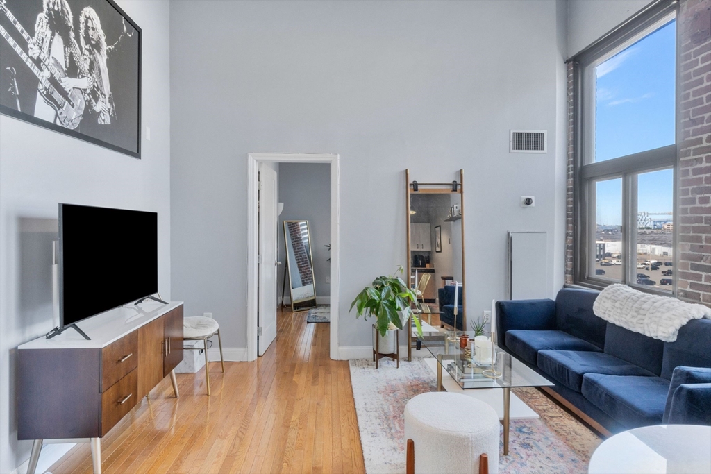 320 W 2nd, South Boston