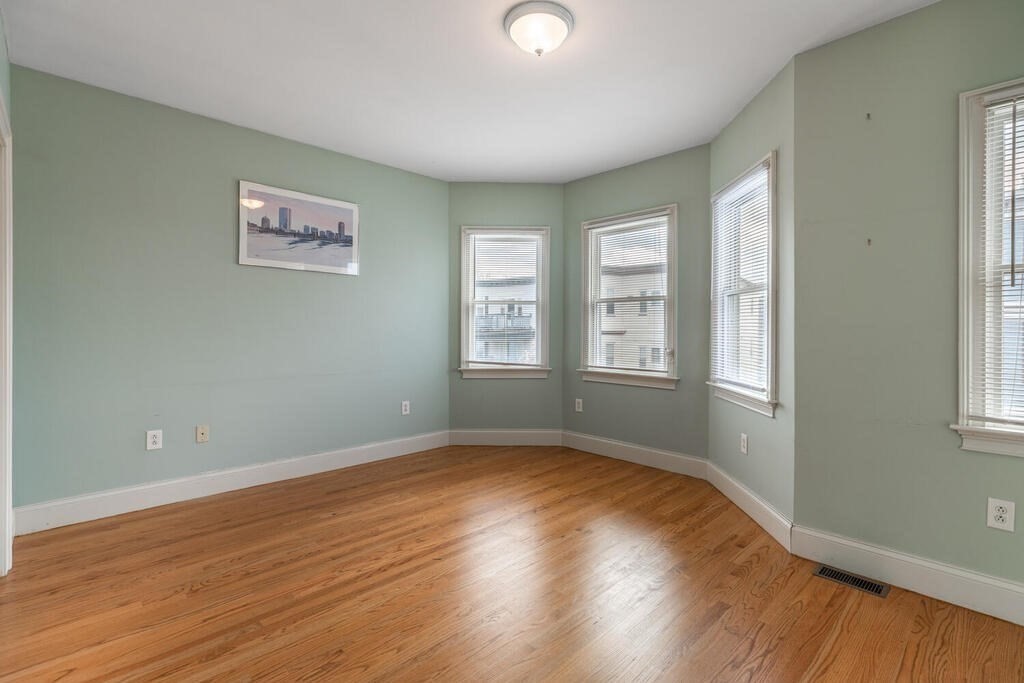 16 Roseclair St, Dorchester